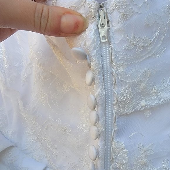 Strapless Lace Ballgown with POCKETS!!! - Picture 4 of 10